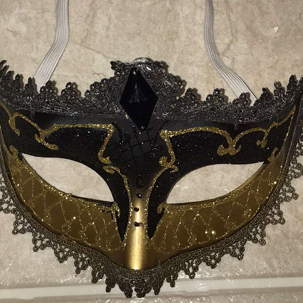 Beautiful Mask - Picture 3 of 3